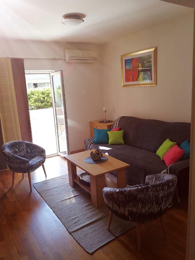 Apartment Tina By The Beach Pjescana Uvala Exteriör bild